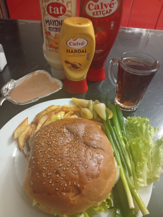 Ev yapımı hamburger severler burada mı. Hamburgeri nasıl seversiniz?