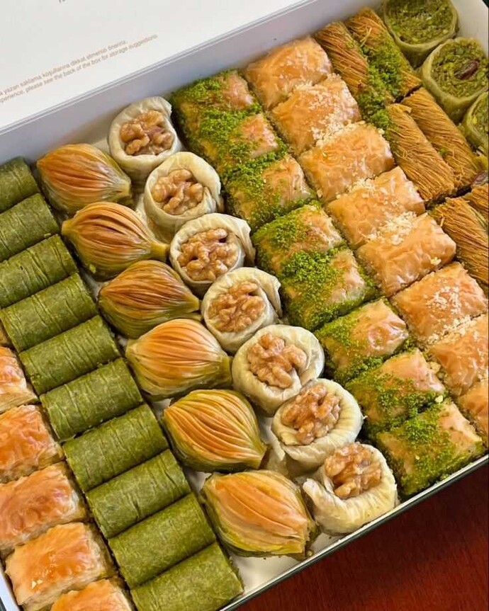 Bol fıstıklı şerbetli tatlıları sever misiniz?
