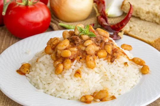 Kuru fasülyeli pilav mı sade pilav mı seversiniz?