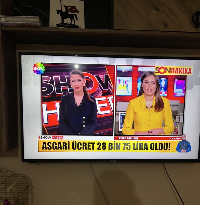 Şaka gibi asgari ücret 28 bin lira 75 lira oldu 75 lira çok olmuş sanki şaka güzel ama komik mi?