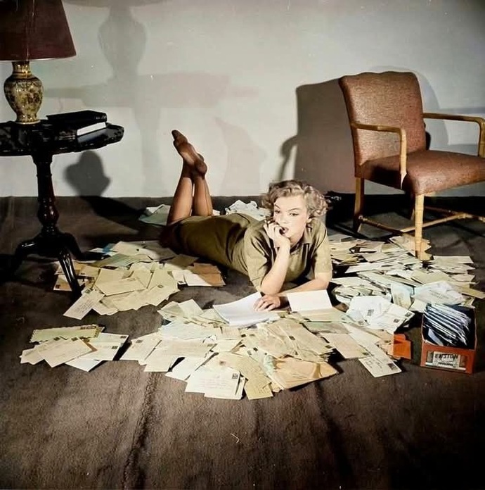 Monroe düşünüyor