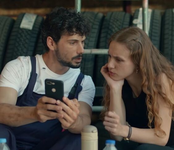 Sevgilinizin sosyal medyalarında ne yaptığını kontrol eder misiniz?