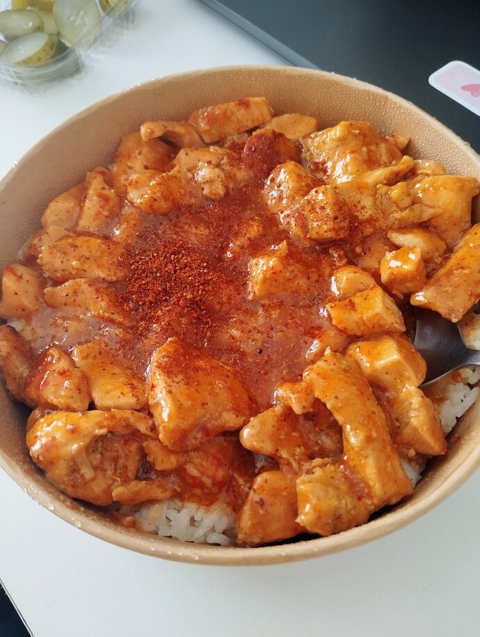Tavuk pilavı soslu mu tercih edersiniz yoksa sade mi?