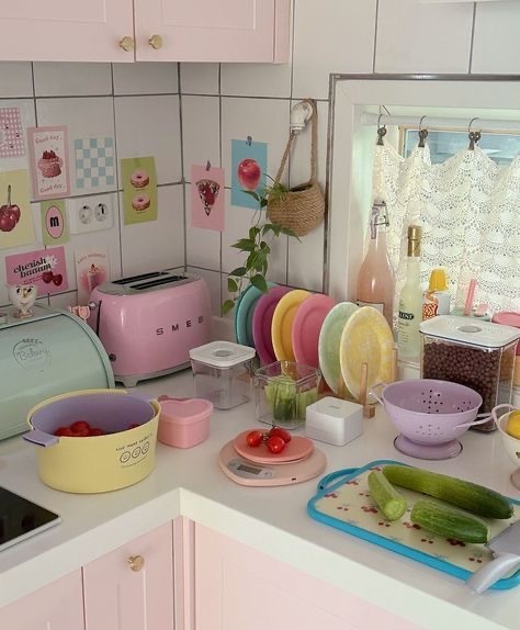 Erkeklere mutfağa girmek yasaklanmalı, her yeri dağıtıp kirletiyorlar. Sizce?