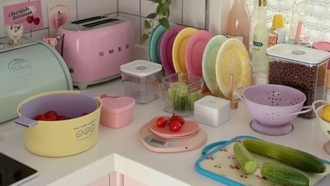 Erkeklere mutfağa girmek yasaklanmalı, her yeri dağıtıp kirletiyorlar. Sizce?