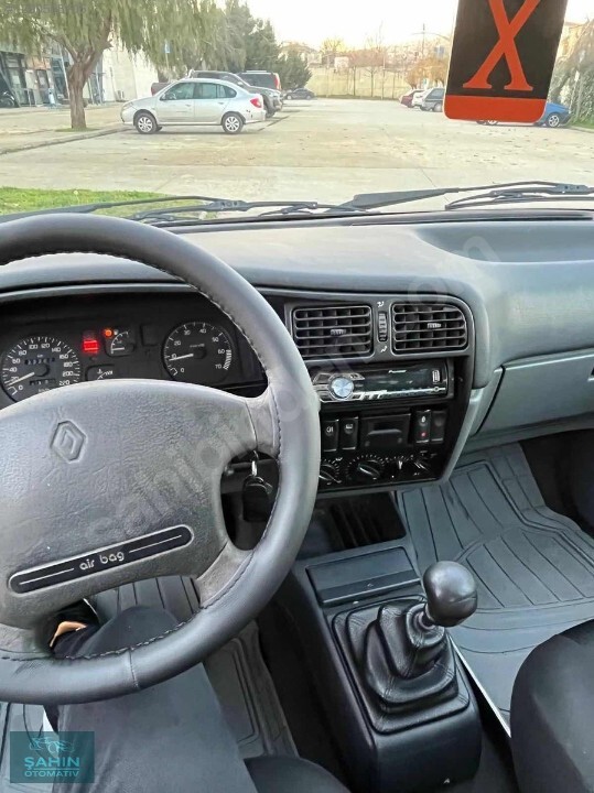 Renault 19 nasıl araba sizce?