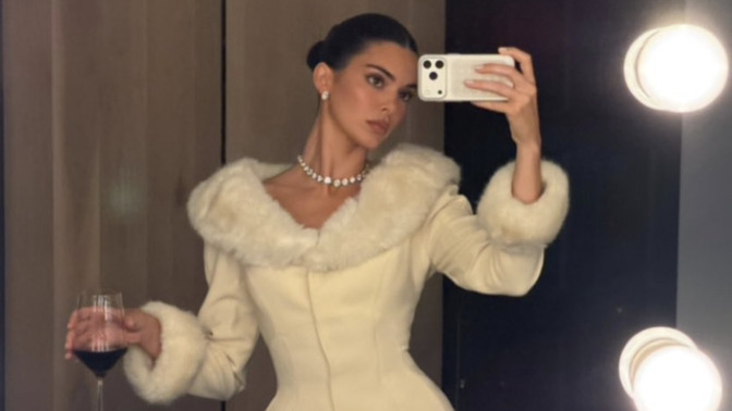 Kendall Jenner’ın bu vintage Mugler tercihini nasıl buldunuz?