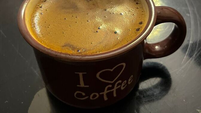 Türk kahvesini double nesscafe bardağında içen bir tek ben miyim?