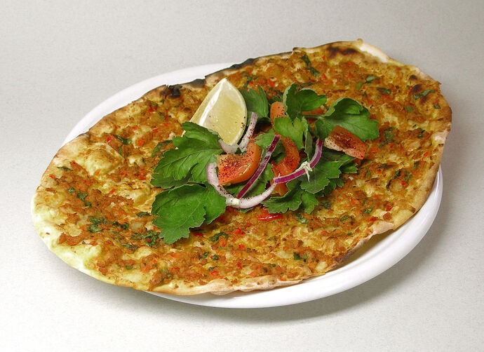 Lahmacun acı mı olmalı acısız mı?