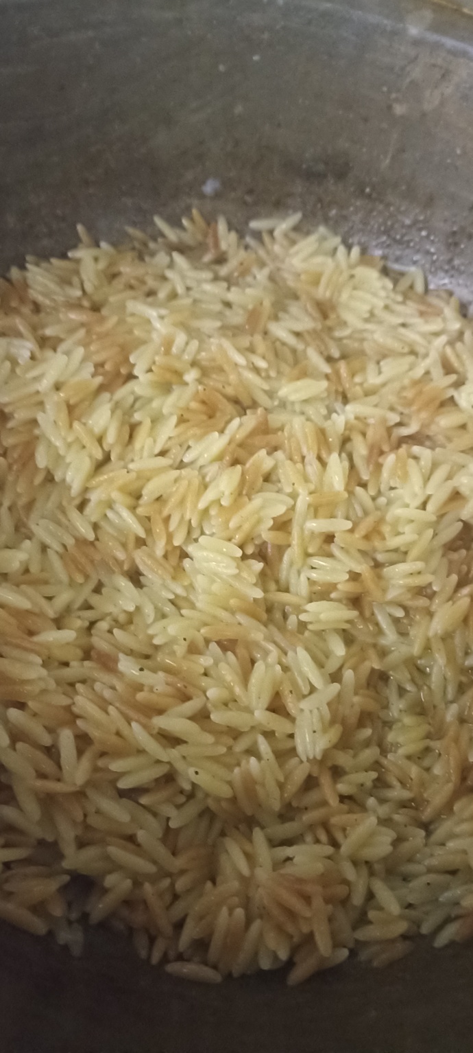 Degisik tavuklu soslu şehriyeli pilav yermisiniz?