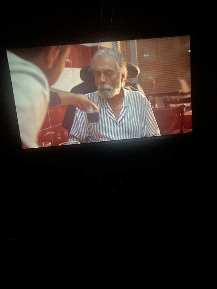 Sinemada mı film izlemek hoşunuza gidiyor televizyon karşısında mı?