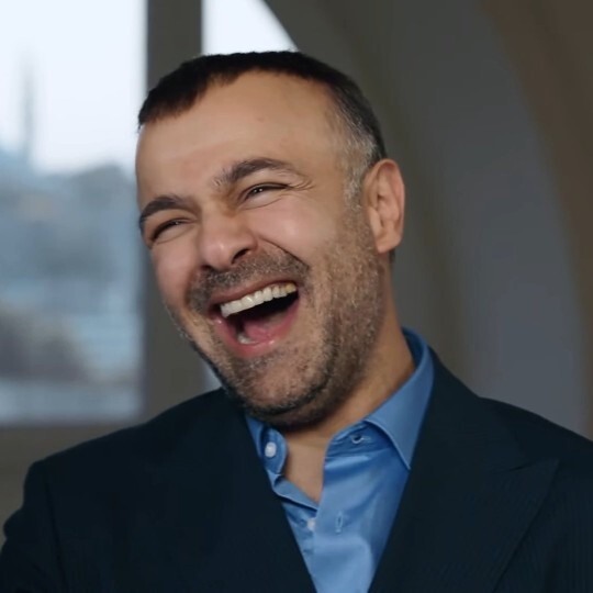 Kızılcık Şerbetindeki Asil Yıldırım çok eğlenceli değil mi?