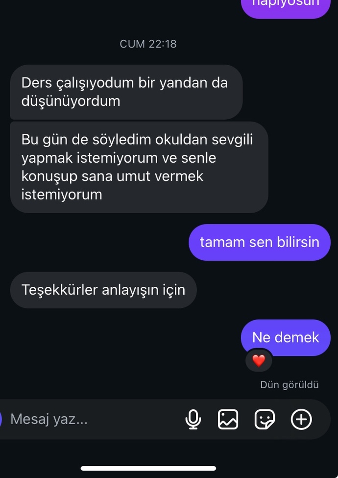 Konuştuğum çocukla aynı okuldayım hatta yan sınıfta pazartesi günü onu görünce naparım bilmiyorum?
