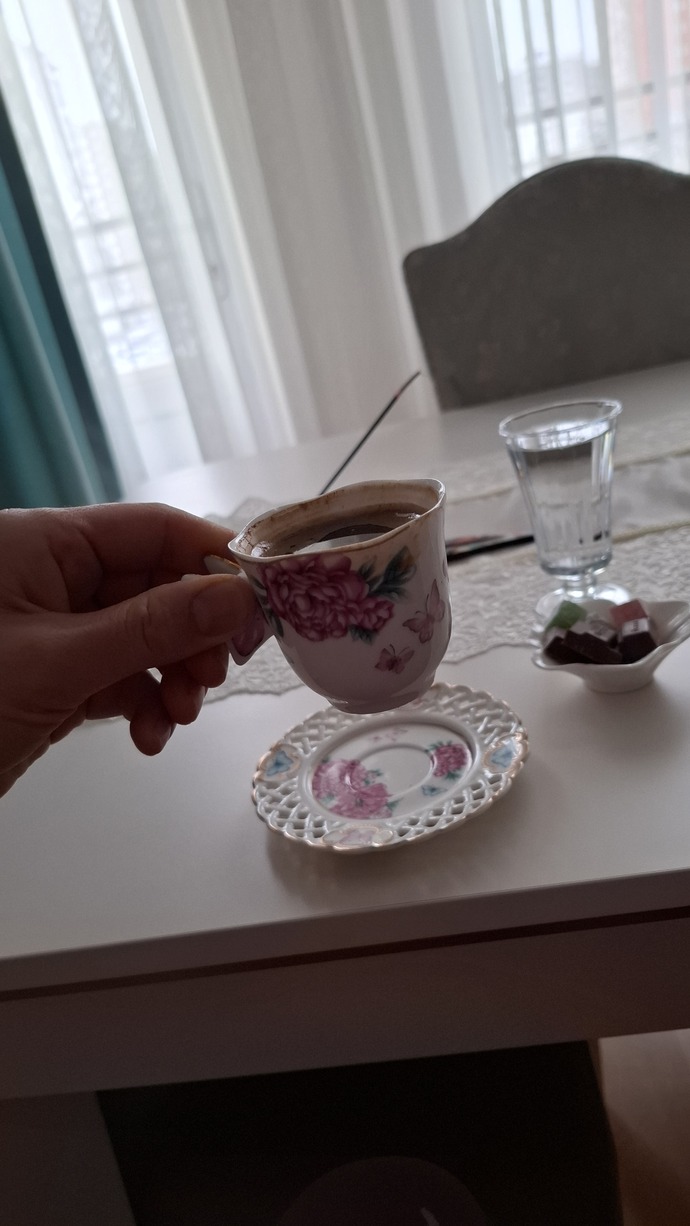 Şu türk kahvesi kadar sabahı güzelleştiren bişey var mı?