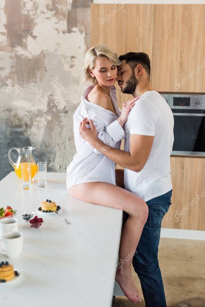 Pazar sabahına Seksle mi, yoksa kahvaltı ile mi başlanır?
