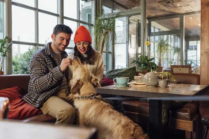 İlk buluşmaya kedi veya köpeği ile gelen karşı cinsten olur mu?