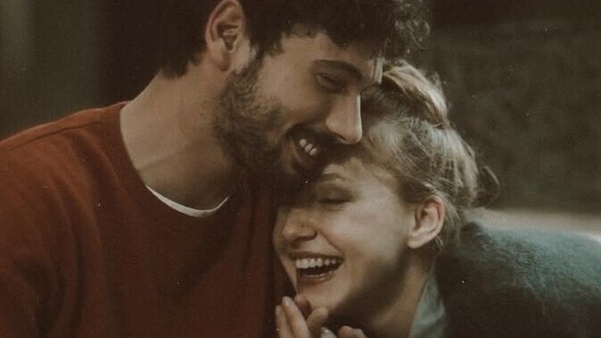 Sana göre aşk var mı, yok mu?