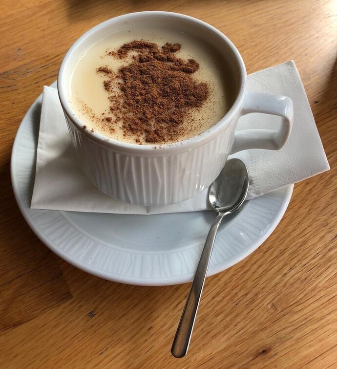 Sahlep dediğin sütle mi olur suyla mı sizce?