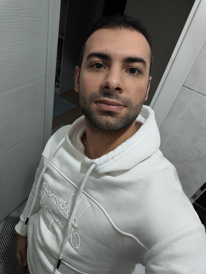 Fotodaki elemanla kahve içmek ister misin?