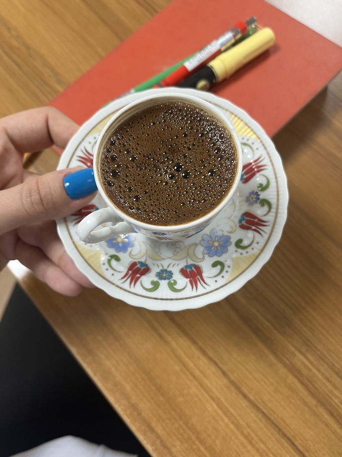 Kimler pazartesi kahvesi içmek ister?