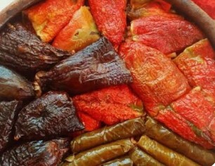 Dolma tabağında çatalın ilk hangisine gider söyleyeyim mi?