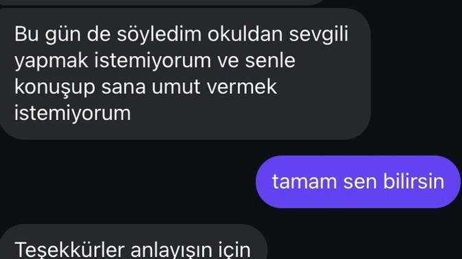 Cuma konuşmayı böyle yazarak bitirdik bugün okuldayken hep sürekli bana baktı sizce neden?