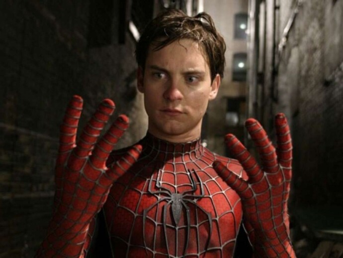 Batman mı? Tobey maqurili Spider-Man mı? Hangisi daha güçlü savaşsalar hangisi hangisi kazanırdı?
