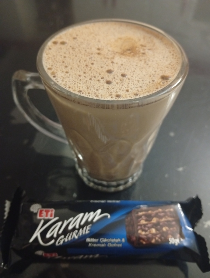 Sütlü kahve yanında en çok hangi çikolatayı seversiniz, karam gurme mi başka tatlar mı?
