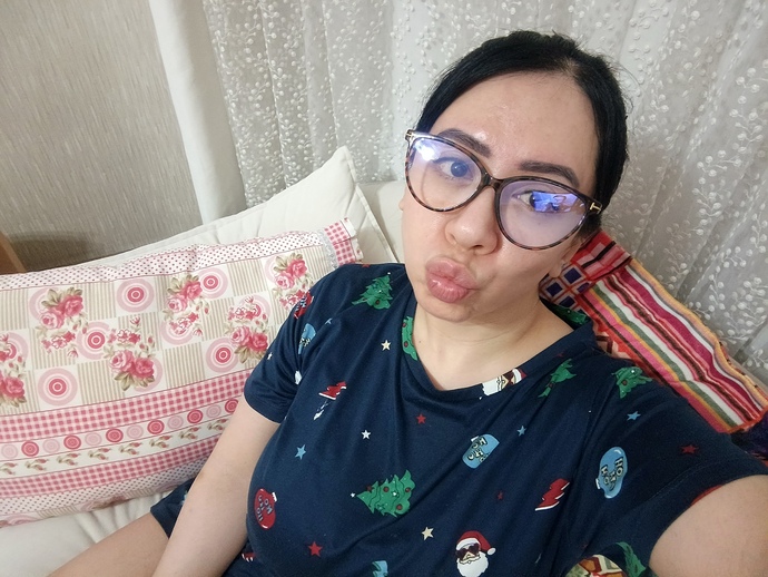 Selam, hangi gözlük daha iyi gider leoparlı çerçeve mi düz sade model mi?
