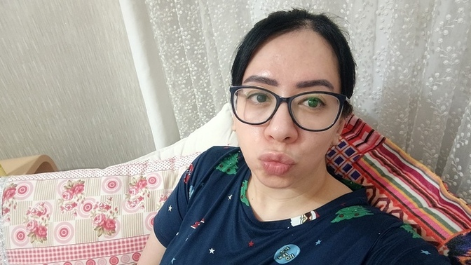 Selam, hangi gözlük daha iyi gider leoparlı çerçeve mi düz sade model mi?