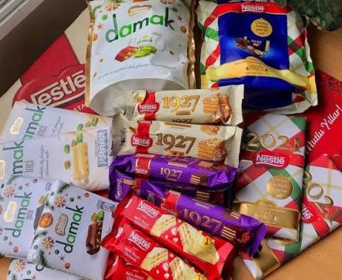 Regl döneminde partnerinin sarılması mı, yalnız bırakması mı, abur cubur getirmesi mi seni daha çok mutlu eder?