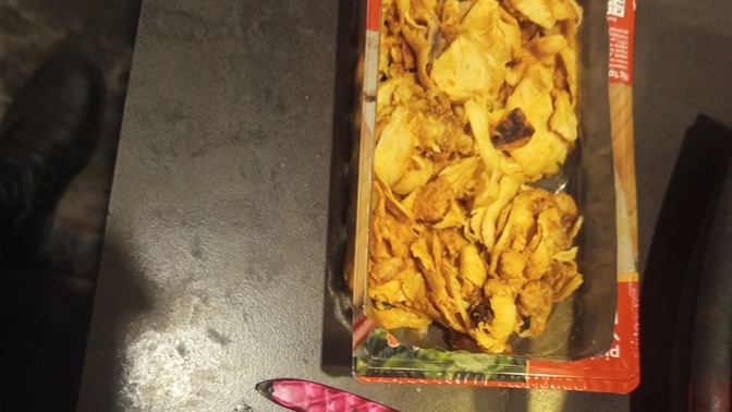 Hazır tavuk döneri ısıtıp ekmek arası yapamayan insan hakkında neler denebilir?