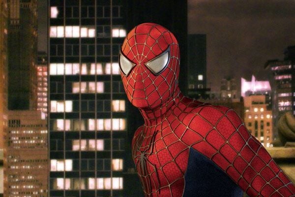 Batman mı? Tobey maqurili Spider-Man mı? Hangisi daha güçlü savaşsalar hangisi hangisiikazanırdı?