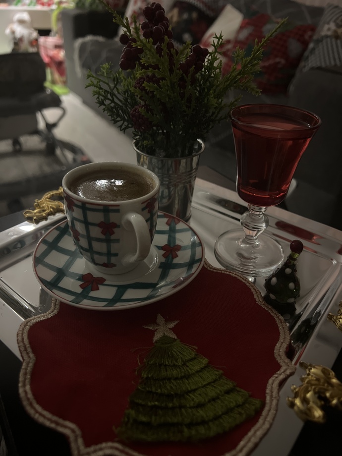 Geceye mis gibi bir kahve bırakıyorum, gece kahvesi candır sizce?