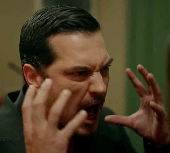 Ses tonunuz hep yüksek midir?