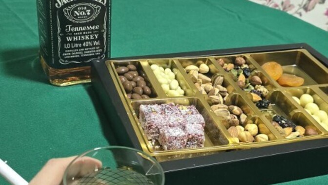 Gecenin sessizliğinde ne yapıyorsunuz bea?