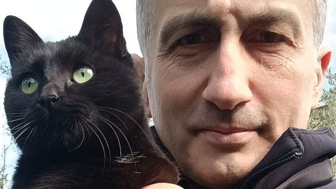 Bu kara pisik senin kedin olsa, ona ne isim koyardın 🐾?