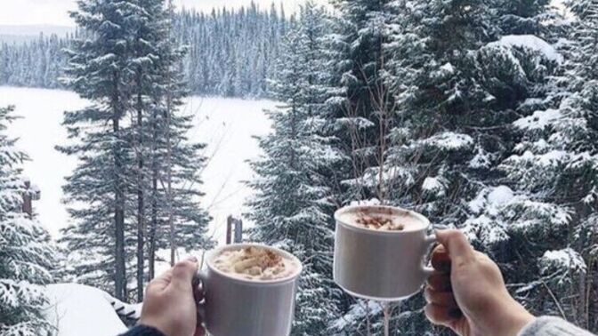 Şu karlı havada sevgilinizle manzarayı izleyip salep içmek ister miydiniz❄️?