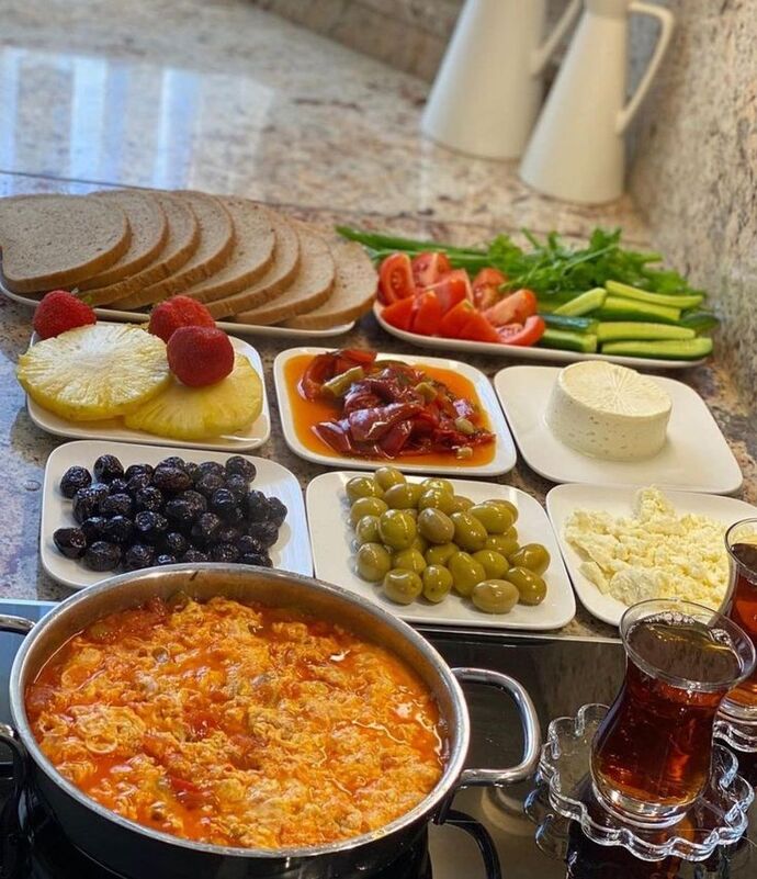 Kahvaltıda akşamdan kalma yemek yemek sağlıklı mı, siz yiyor musunuz 😅?