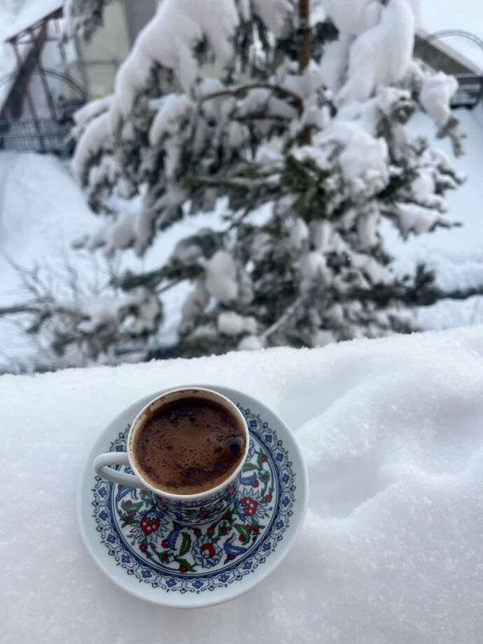 Kar manzaralı kahve fotoğrafım nasıl olmuş sizce ☕️❄️?