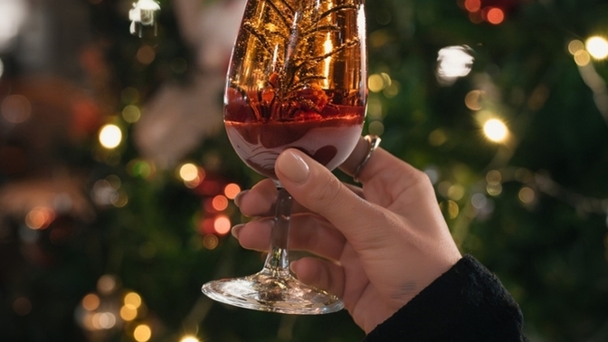 Yılbaşı gecesi alkol ritüeli sizde ne ifade ediyor, neden içiyorsunuz 🍷?