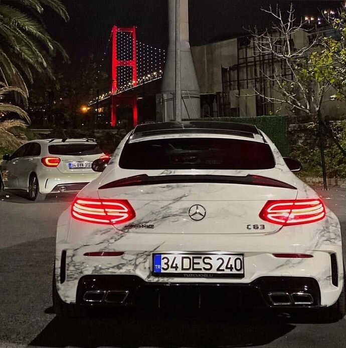 Birine bakıp “zengin” dedirten araba hangisi?