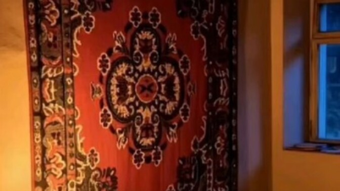 Duvara halı asmak saçma mı yoksa geleneksel mi?