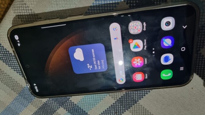 Kardeşimin telefonuna mı geçeyim kendi telefonumda mı kalayım?