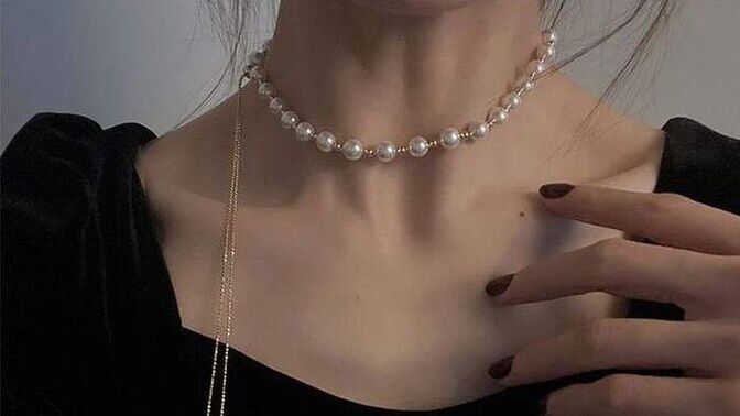 Sizce köprücük kemiği erkekte mi daha çekici, kadında mı daha estetik duruyor?