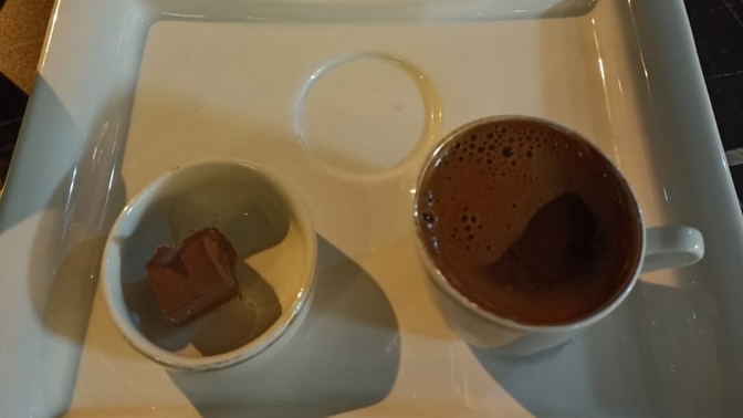 Türk kahvesi bağımlısıyım, günde kaç fincan içmek normal sizce 😀?