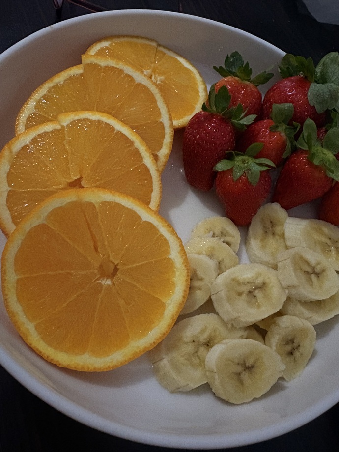 Gece geç saatlerde meyve yemek sağlıklı mı, gerçekten kilo yapar mı?