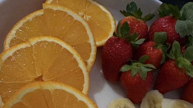 Gece geç saatlerde meyve yemek sağlıklı mı, gerçekten kilo yapar mı?