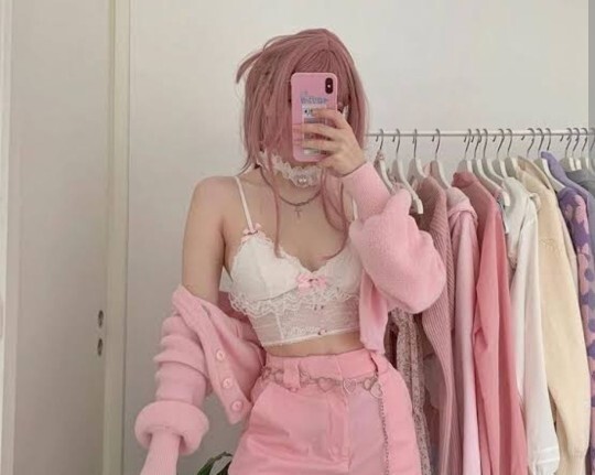 Lolita giyim tarzı çocuksu mu?