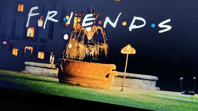 Bu aylarda izlemelik efsane komedi dizi önerileriniz ne olur friends dışında?